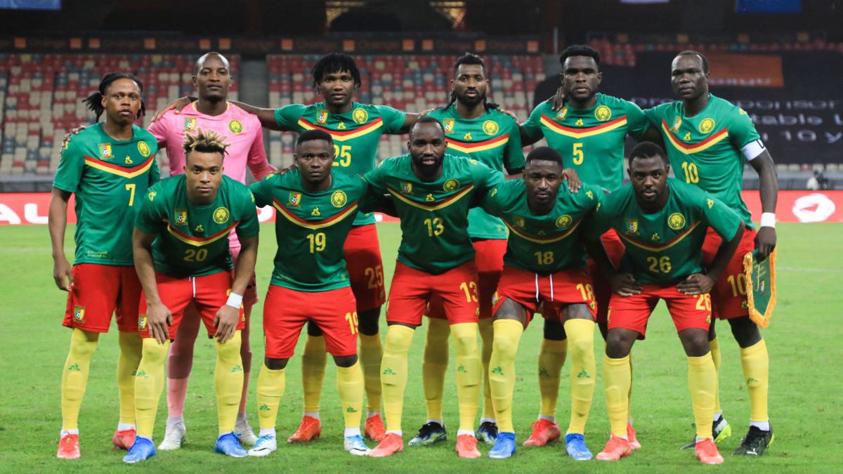 team photo for Camarões