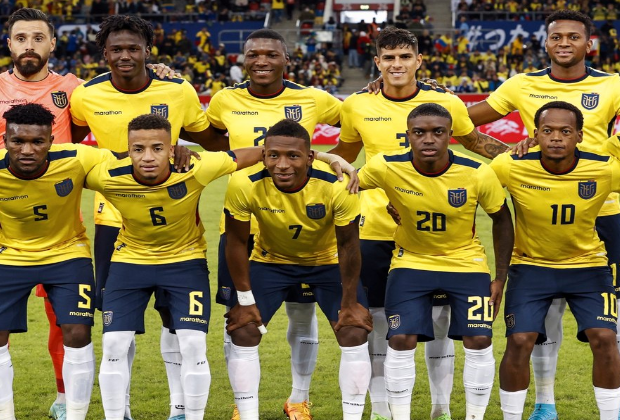 team photo for Equador 